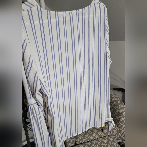 Rose + Olive white blue vertical striped bow cuff Medium - Picture 5 of 6